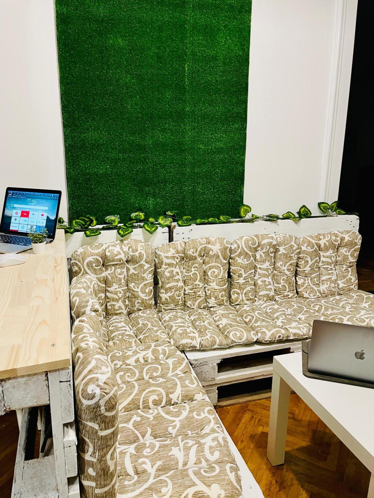 Hostel Green World Novi Sad Exteriör bild